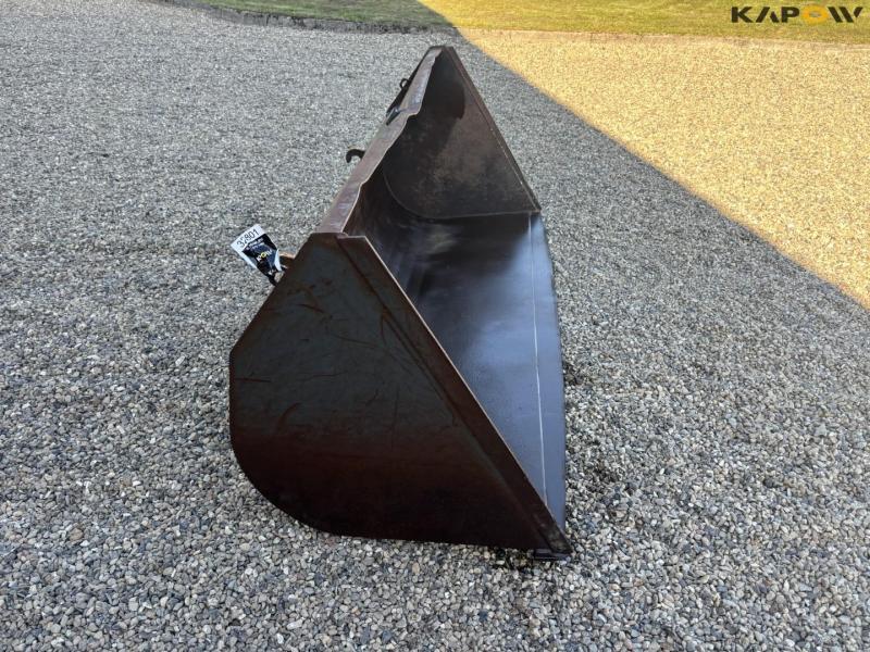 Bucket with Euro hitch 4