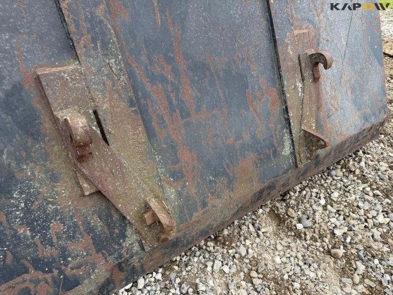 Bucket with Euro hitch 8