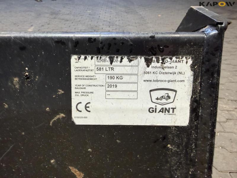 Bucket with Giant hitch 10