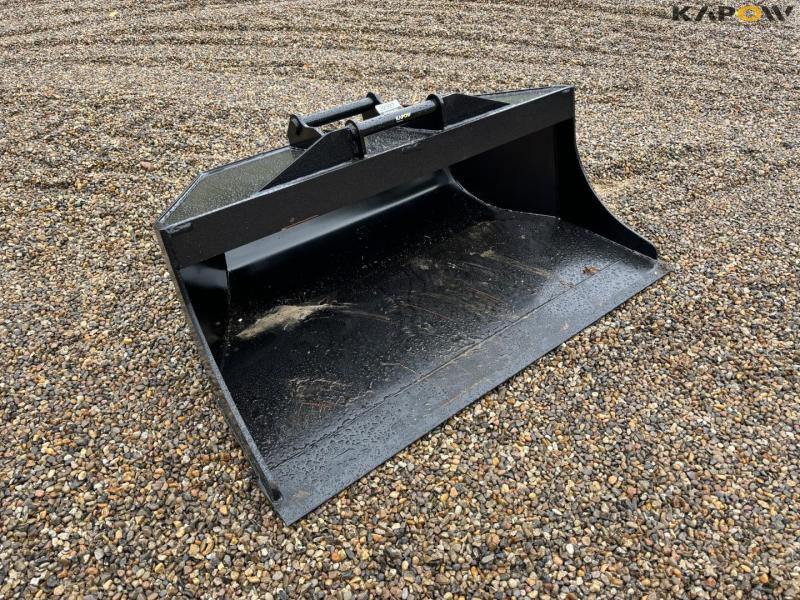 Bucket with Hydrema hitch 3