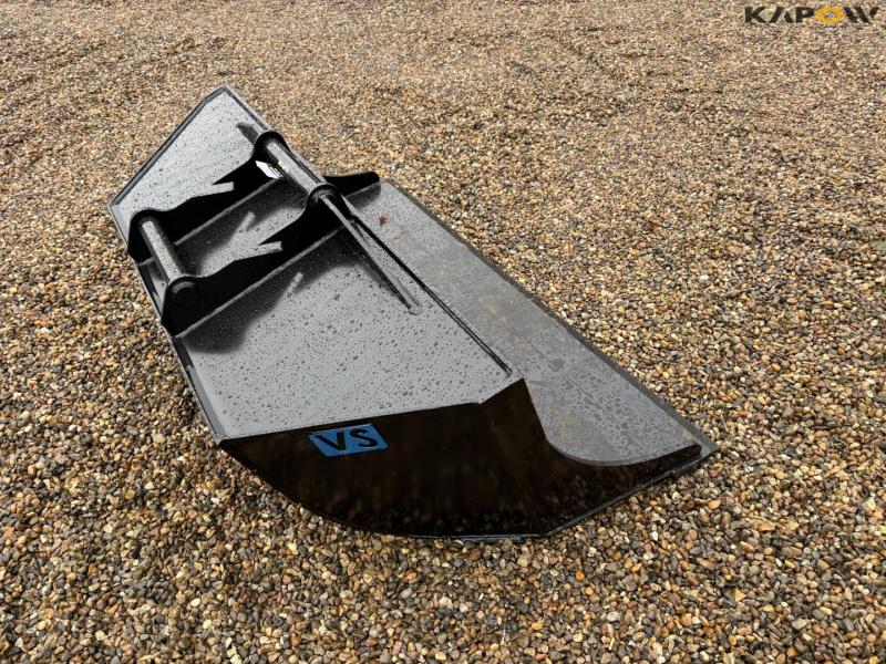 Bucket with Hydrema hitch 5