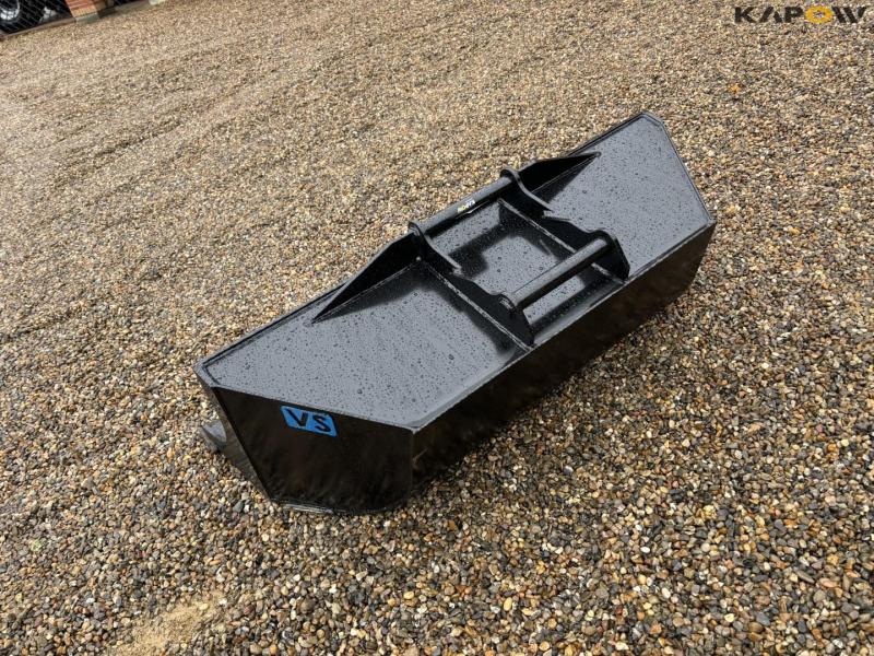 Bucket with Hydrema hitch 7