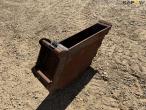 Bucket with Hydrema hitch 5