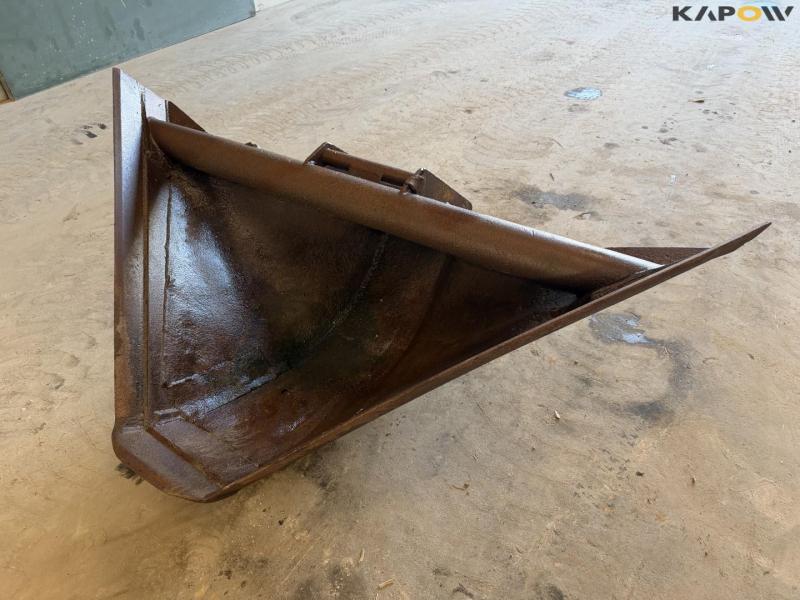 Bucket with Hydrema hitch 1