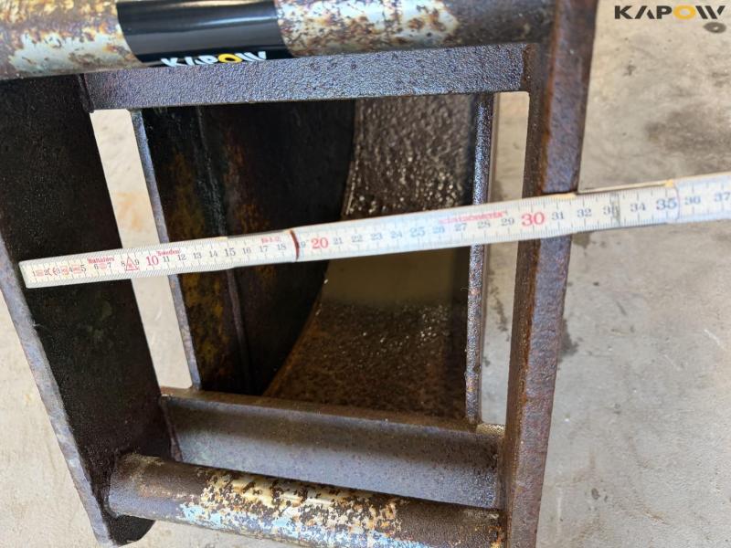 Bucket with Hydrema hitch 9