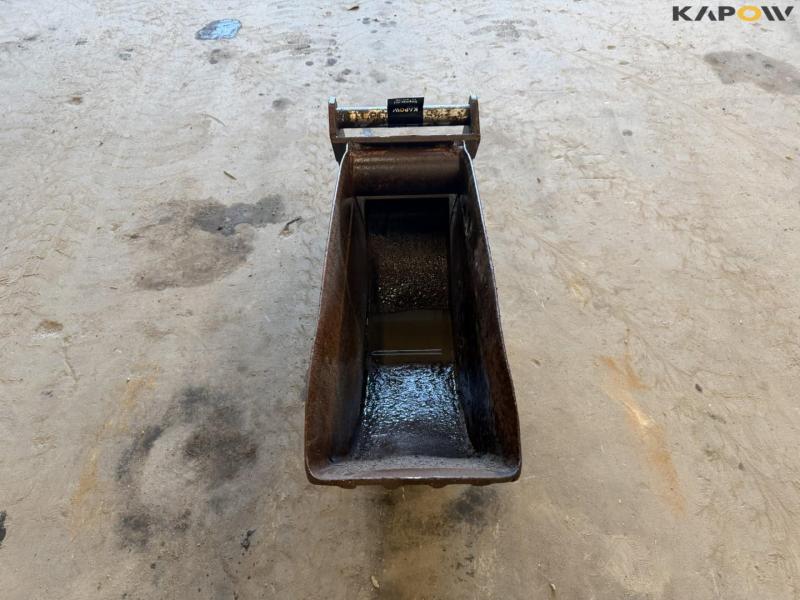 Bucket with Hydrema hitch 2