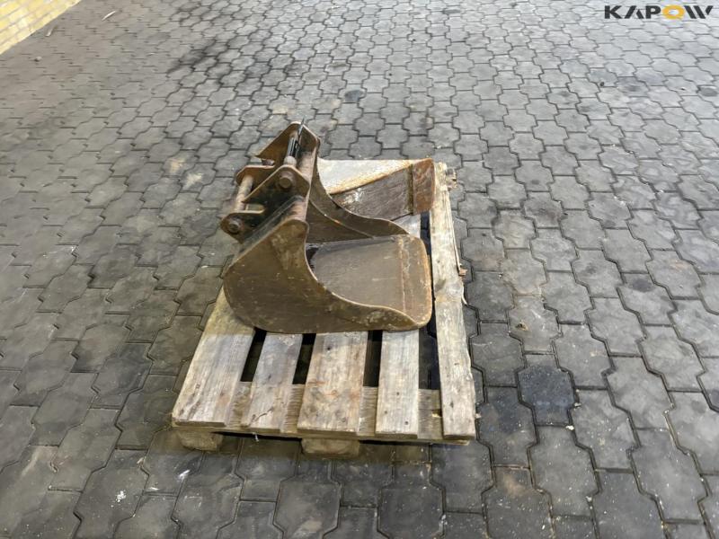 Buckets with MH hitch 4