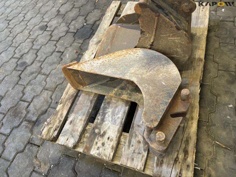 Buckets with MH hitch 9