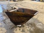 Bucket with S70 hitch 3