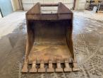 Bucket with S70 hitch 2