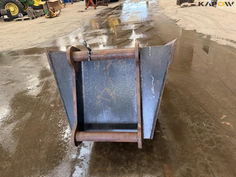 Bucket with S70 hitch 6