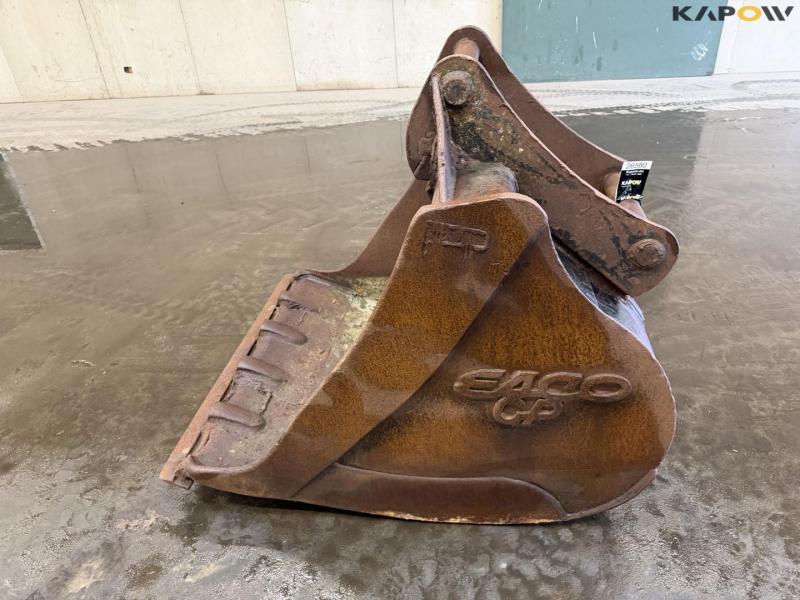 Bucket with S70 hitch 8