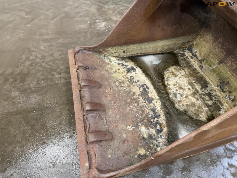 Bucket with S70 hitch 9