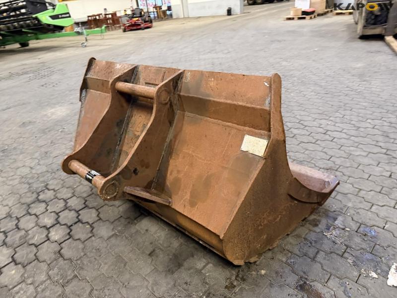 Bucket with S70 hitch 5