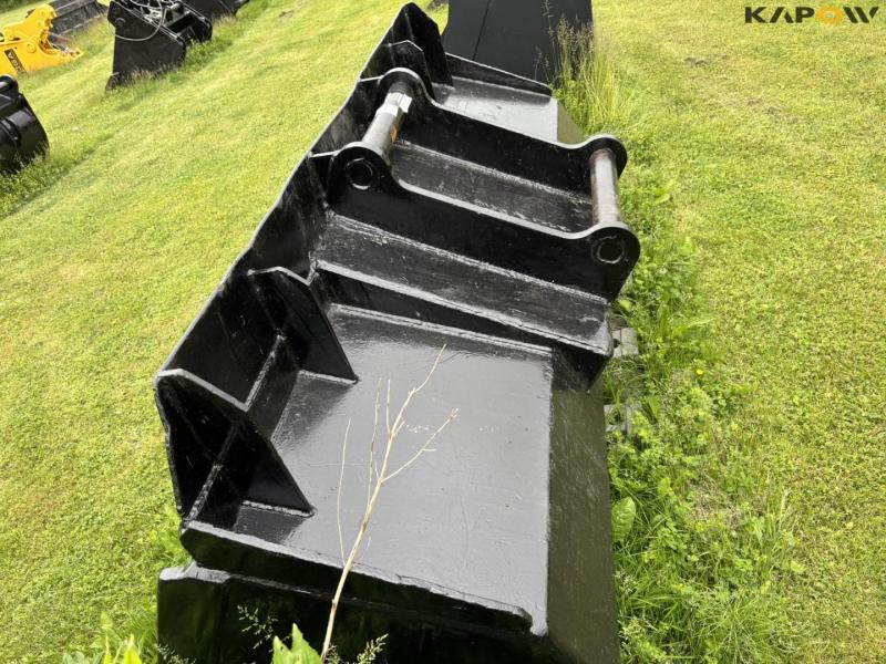 Bucket 230 cm with S70 hitch 9