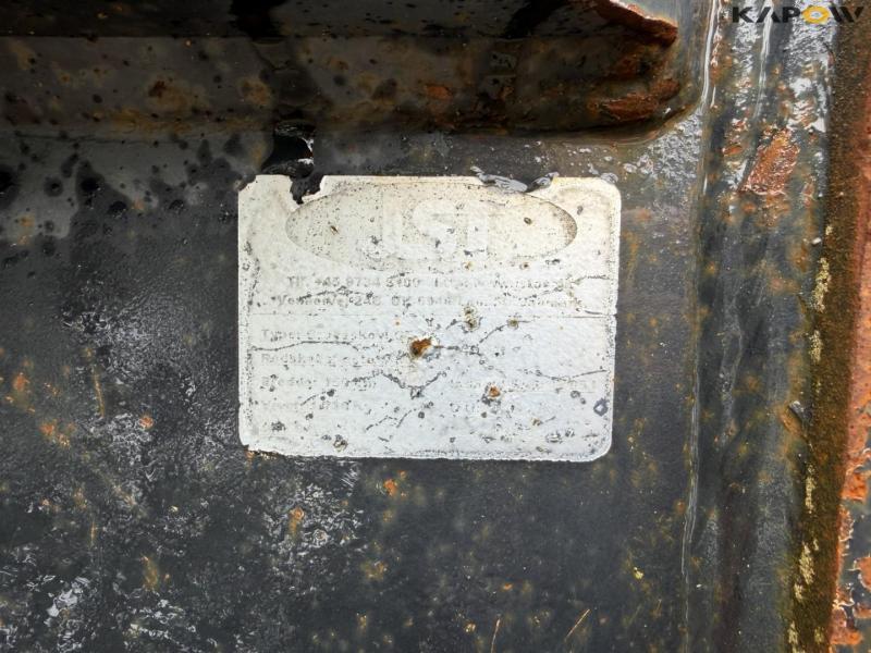 Bucket with S80 hitch 11