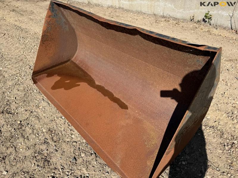 Bucket with SMS hitch 11