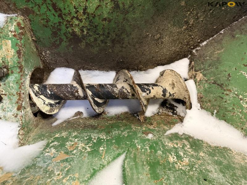 Bucket with auger 13