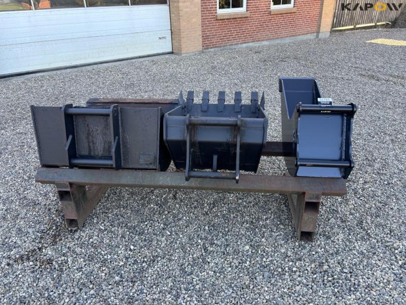 Buckets with Hydrema hitch 2