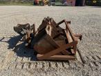 Bucket holder, bucket and pallet forks with Hydrema hitch 4
