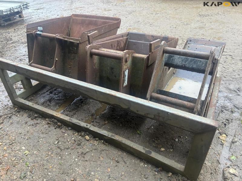 Bucket holder with bucket 5