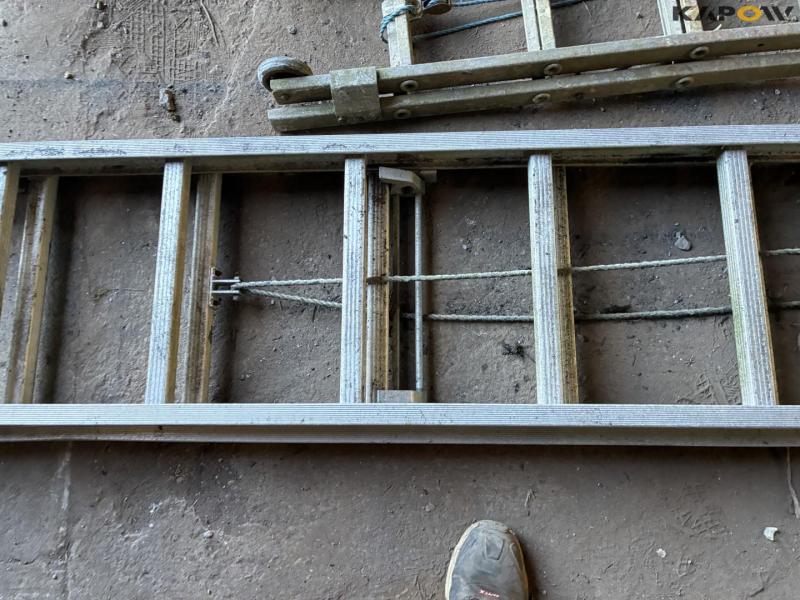 Extending ladder/roof ladder 7