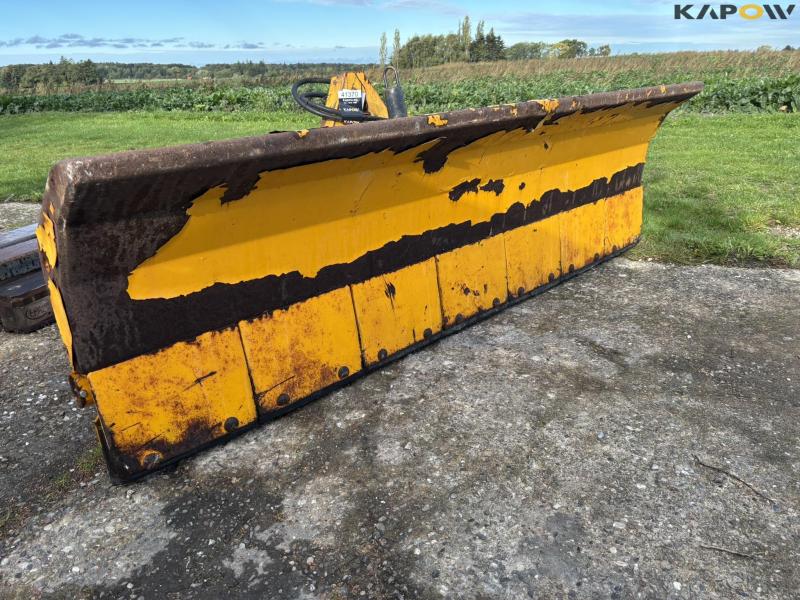 Snowplow hydraulically swiveling 3