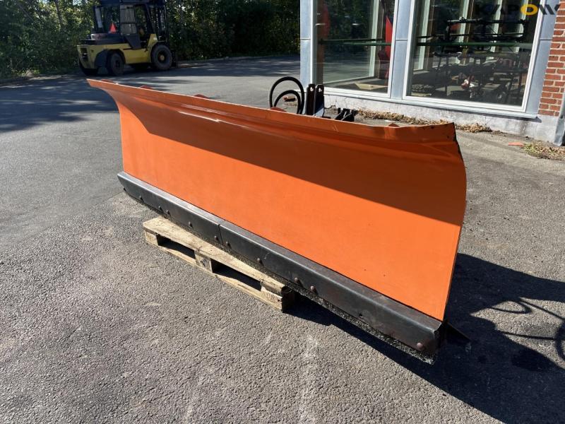 Snowplow with three-point hitch 1