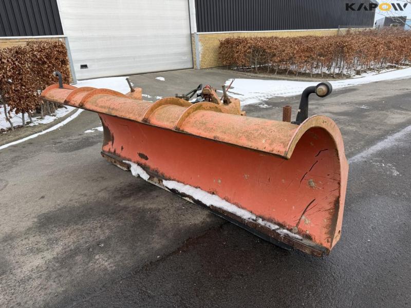 Snowplow with three-point hitch A-frame 1