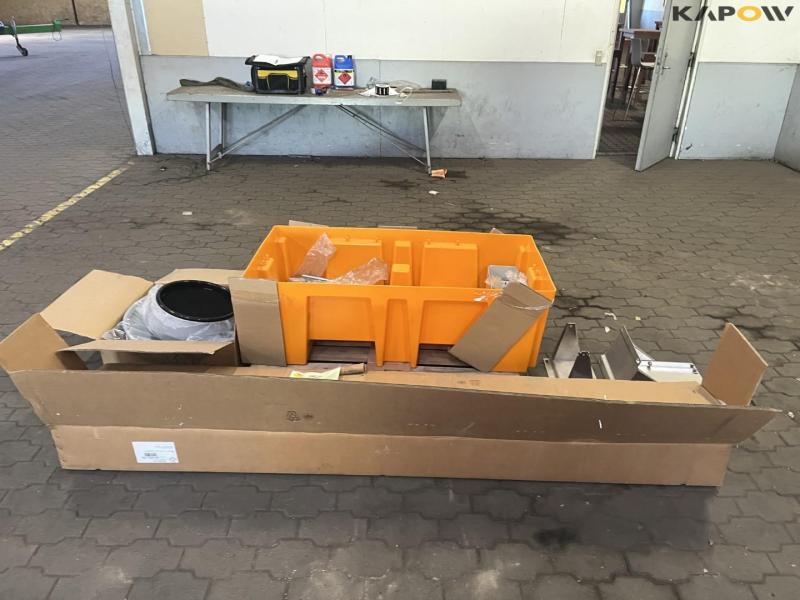 Column for hose reel and workshop equipment 8