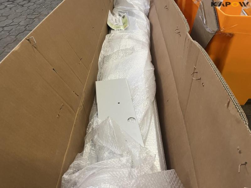 Column for hose reel and workshop equipment 12