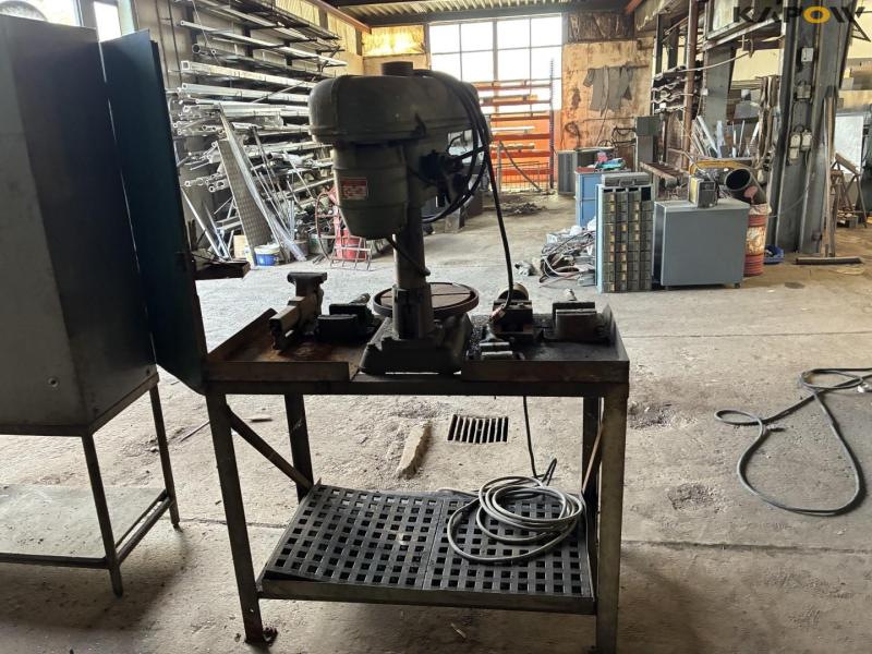 Column table machine with accessories and table 4