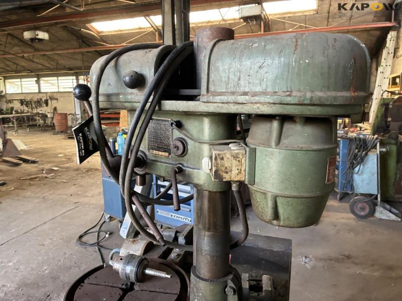 Column table machine with accessories and table 21