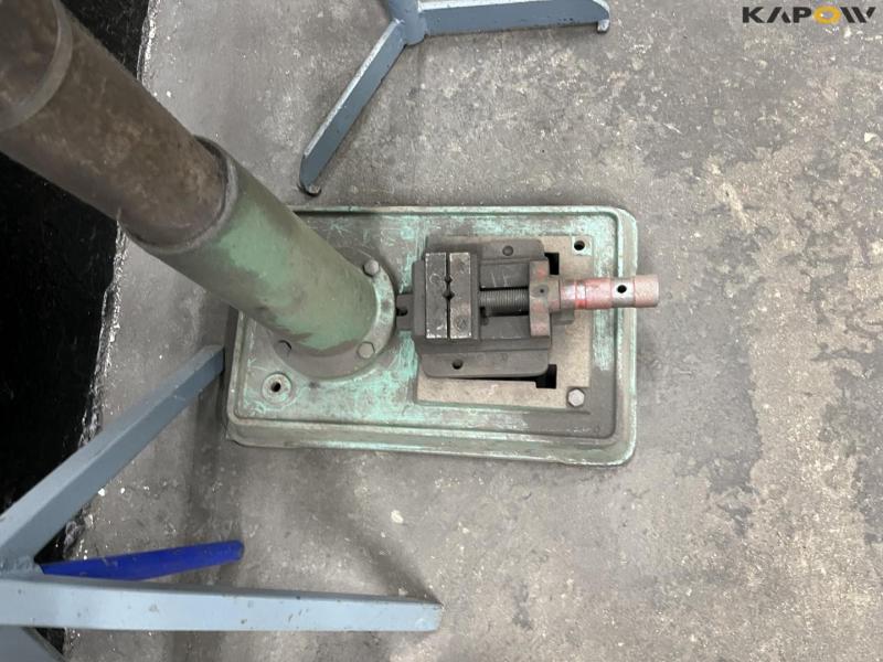 Pillar drilling machine with accessories 11