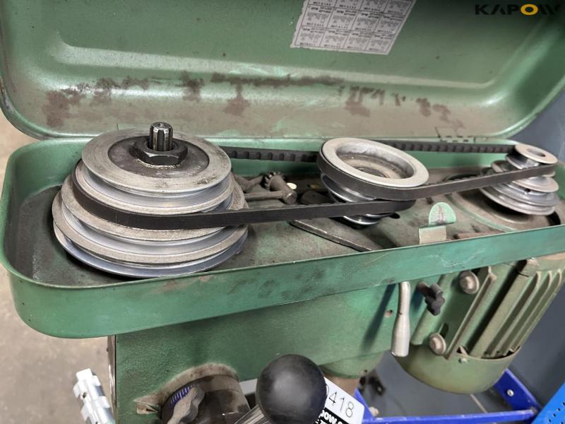 Pillar drilling machine with accessories 12