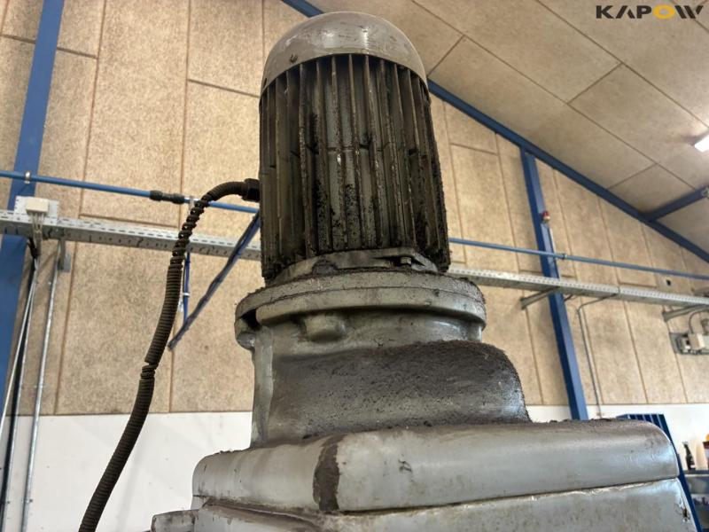 Column drilling machine with equipment 5