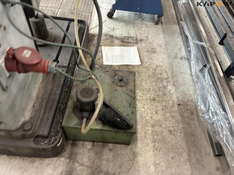 Column drilling machine with equipment 14
