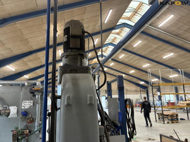 Column drilling machine with equipment 17