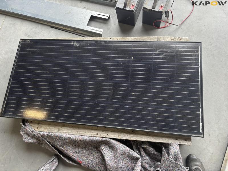 Solar cell system for charging 40