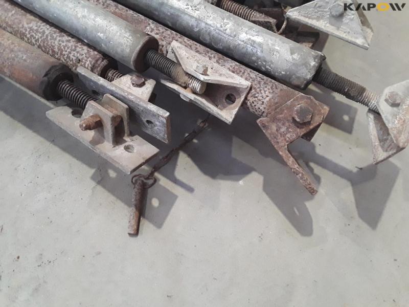 Soldiers - approximately 13 pieces. 6