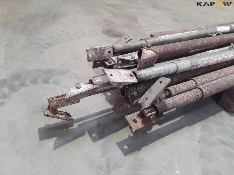Soldiers - approximately 13 pieces. 8