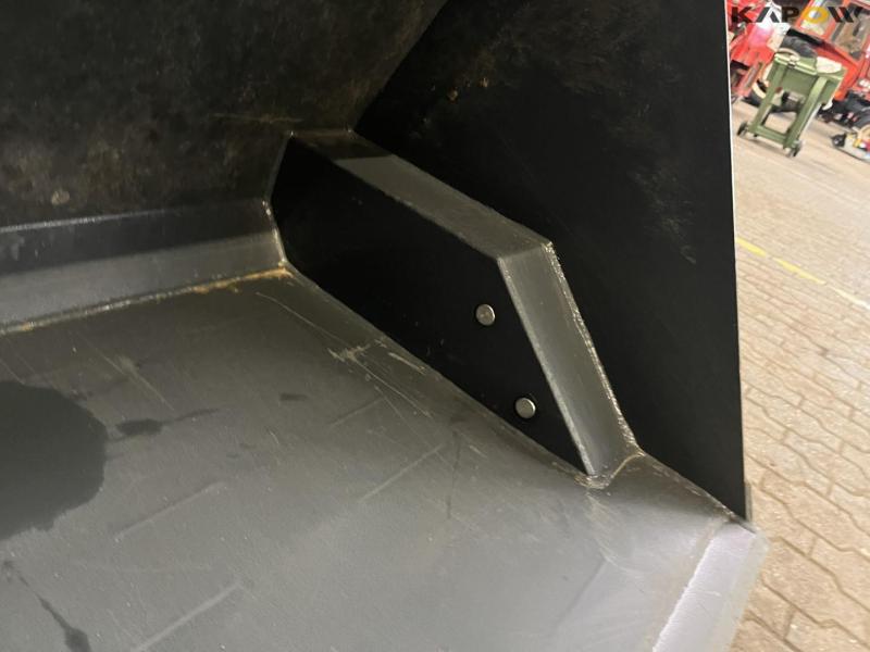 Sonarol SNR 2000/2/CYB high-trip bucket with Giant hitch 14