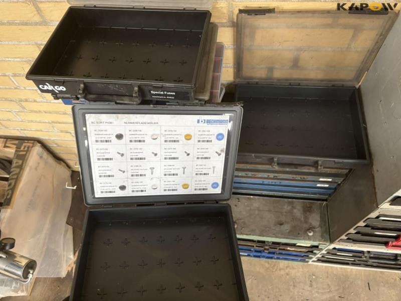 Assortment boxes with contents 12