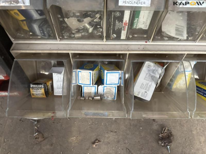 Assortment shelf with contents 16