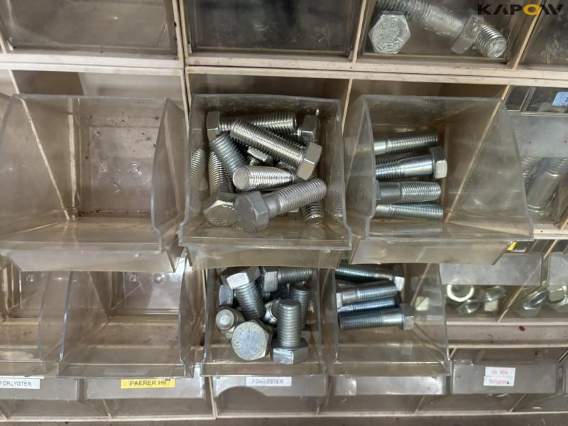 Assortment shelf with contents 29