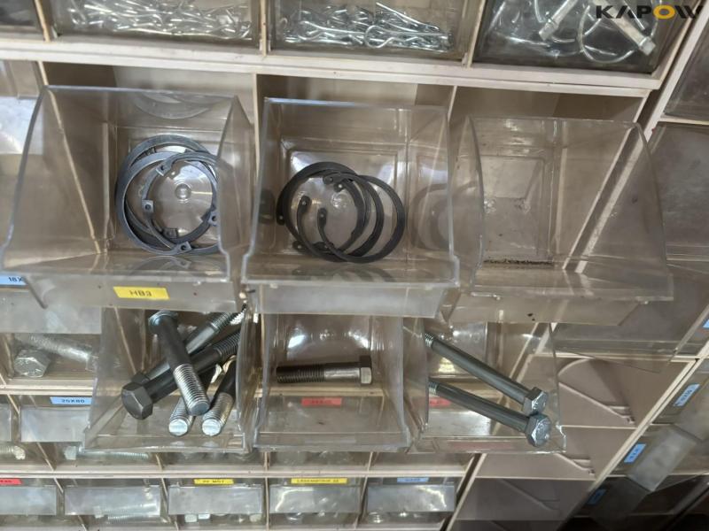 Assortment shelf with contents 33