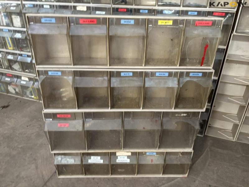 Assortment shelf with contents 36