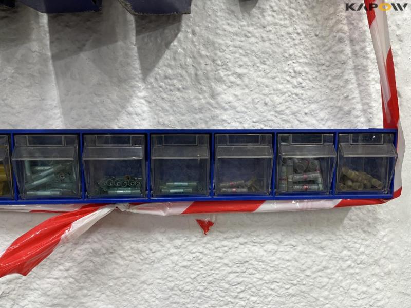 Cable ties, shrink wrap and cable lugs 8