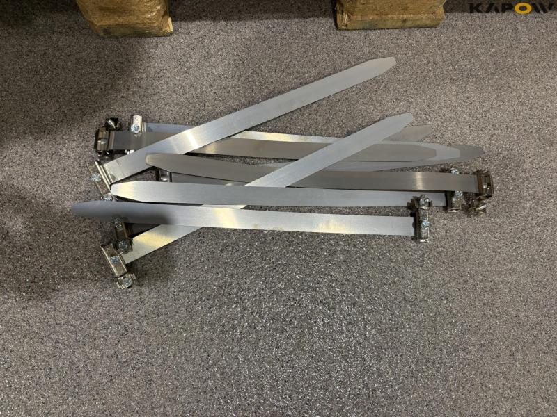 Straps and equipment 16