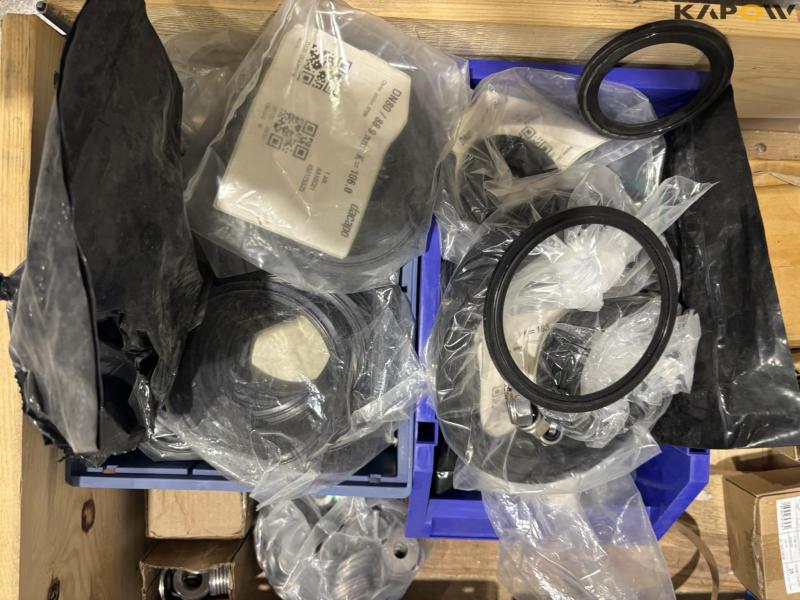 Straps and equipment 17